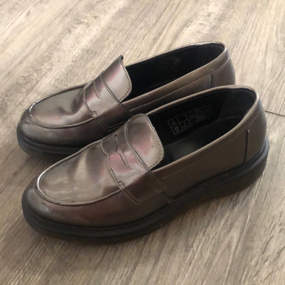 Dr. Marten Size 7 Pewter Metallic Penny Loafers